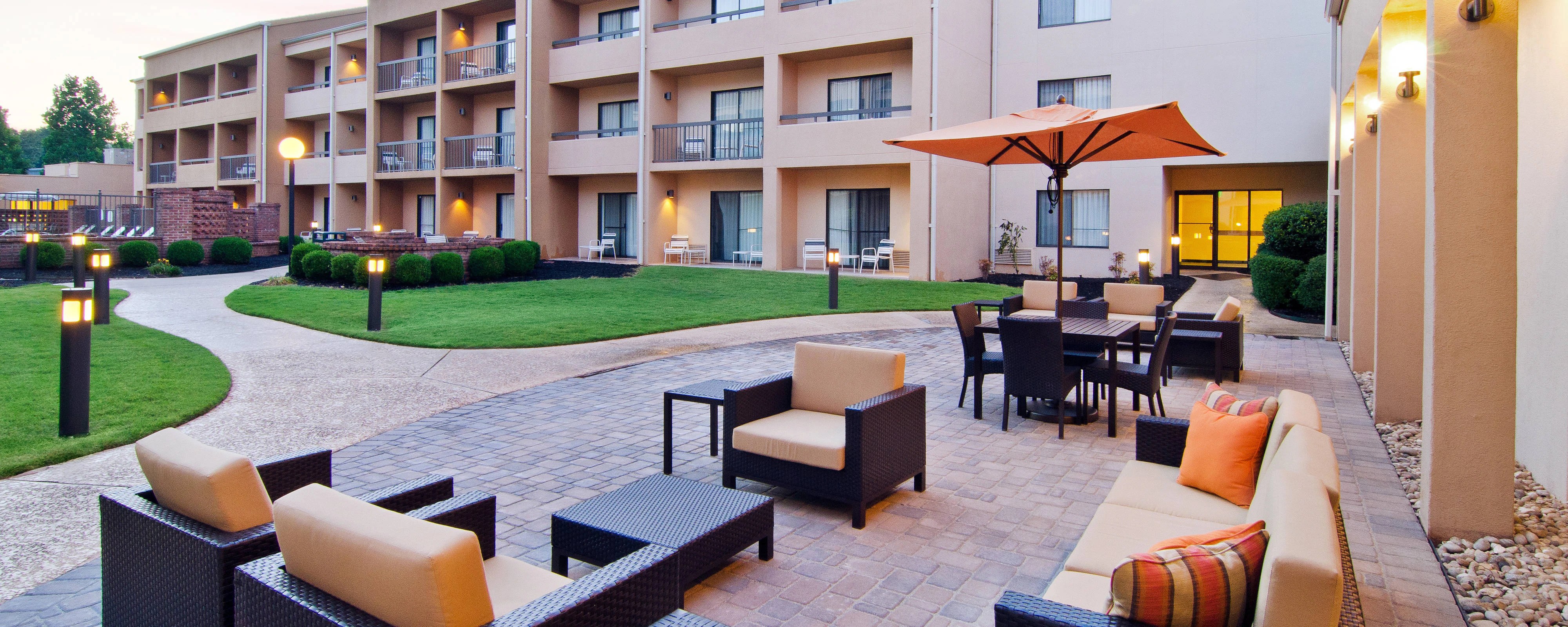 Huntsville Hotel in Huntsville, AL Das Courtyard by Marriott