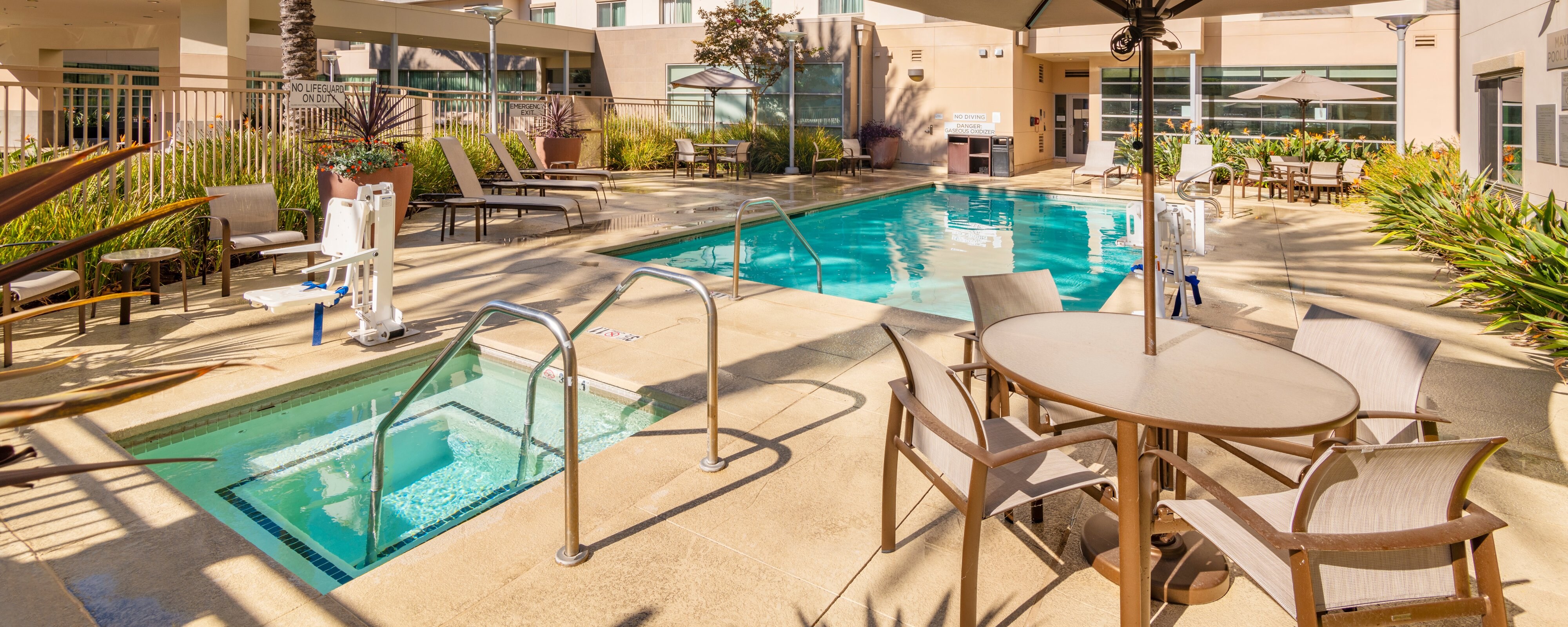 Hotel Santa Ana Courtyard Marriott