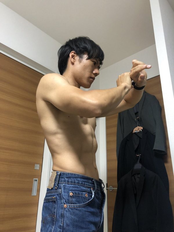 5ヶ月間の筋トレで腹筋バキバキに！ビフォーアフターの写真にやる気がかき立てられる トゥギャッチ