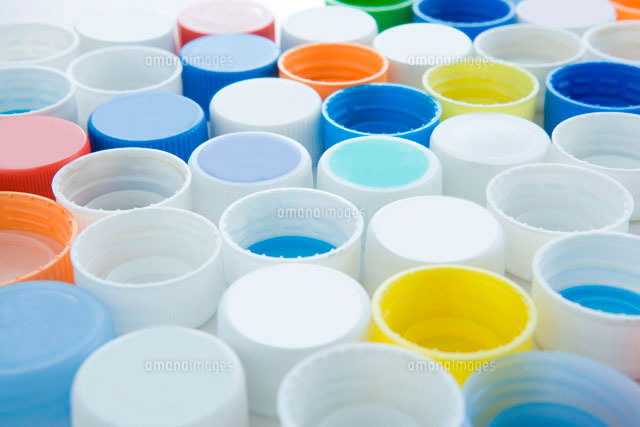 ペットボトルのキャップ[10161002572]｜ 写真素材・ストックフォト・画像・イラスト素材｜アマナイメージズ