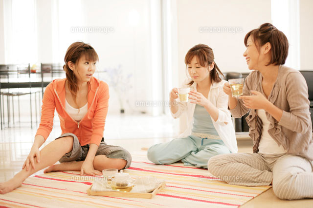 リラックスシーン[11023001548]｜ 写真素材・ストックフォト・画像・イラスト素材｜アマナイメージズ