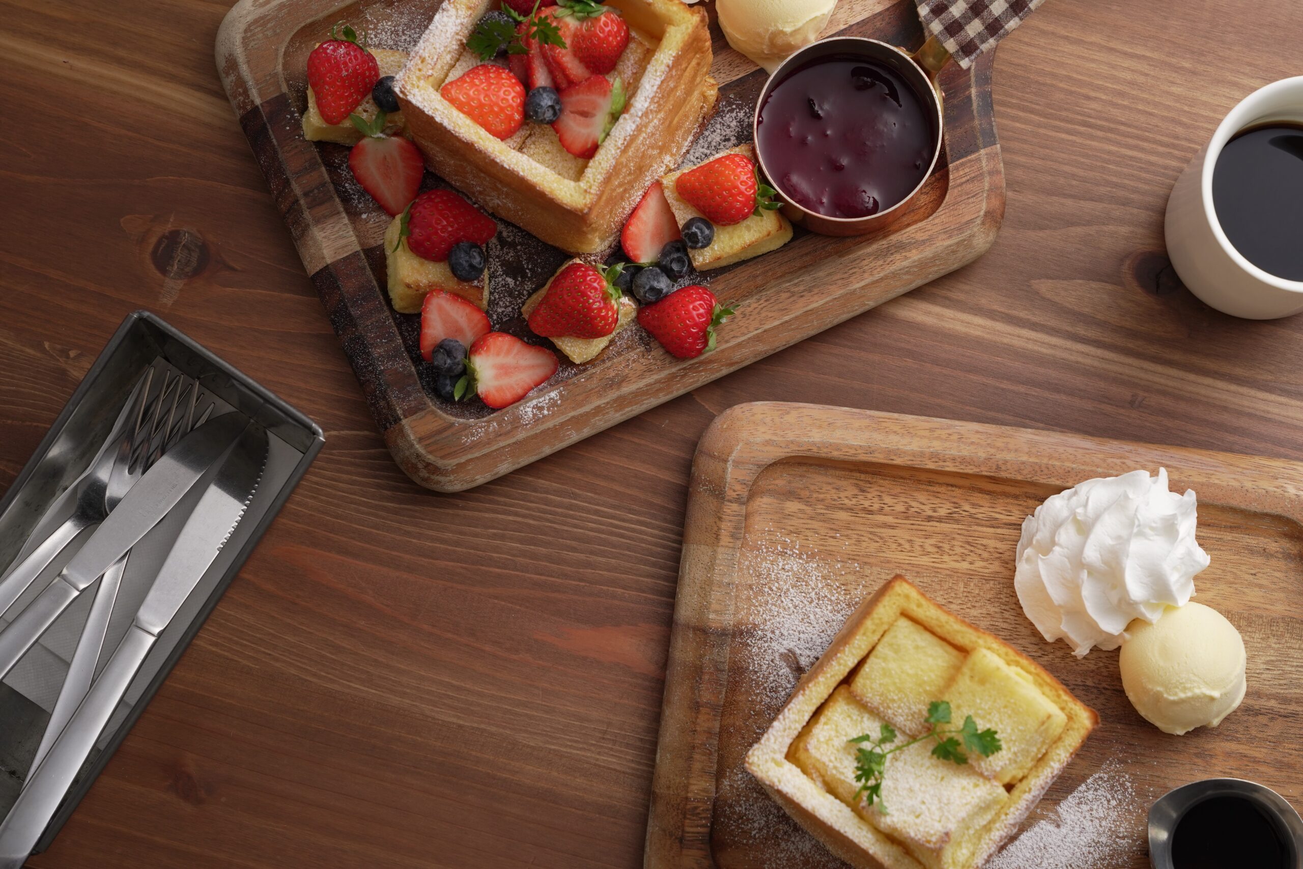 クローチェ CROCE&Co. 愛知県一宮市のカフェ。サイコロ食パンのモーニングサービスが人気。ベーグルは常時13種類を用意しています。