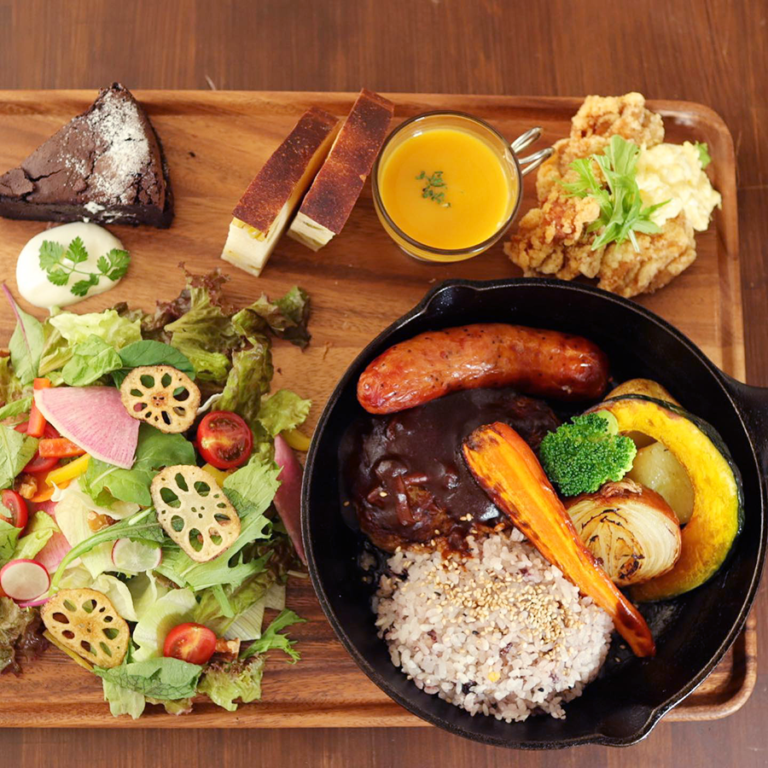 クローチェ CROCE&Co. 愛知県一宮市のカフェ。サイコロ食パンのモーニングサービスが人気。ベーグルは常時13種類を用意しています。