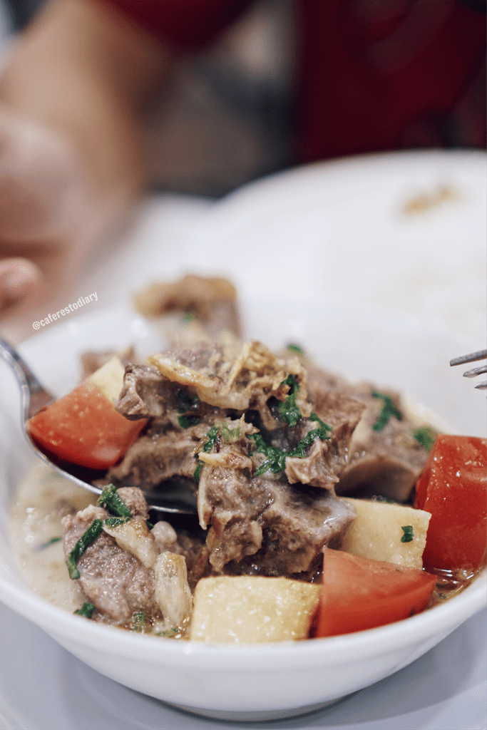 Chop Buntut buka di Bandung, Jagonya Sop Buntut! Cafe