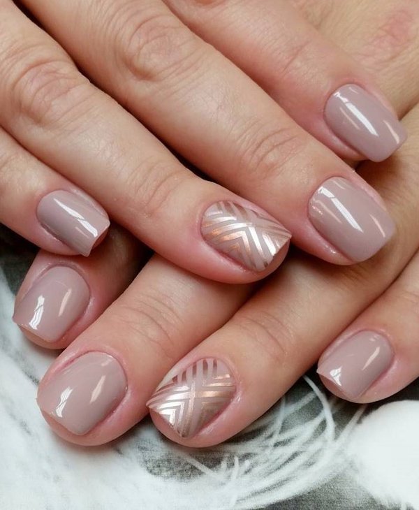 Uñas decoradas con esmalte Café Versátil