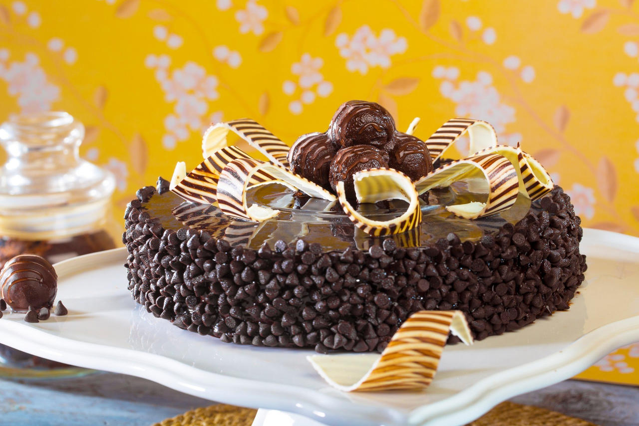 Can Eat and Gift Fresh Cake Thanks to Online Birthday Cake Delivery