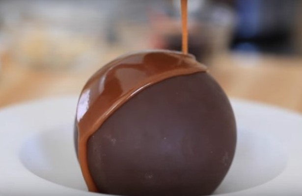 Avete presente lo splendido dolce di cioccolato a forma di sfera che si