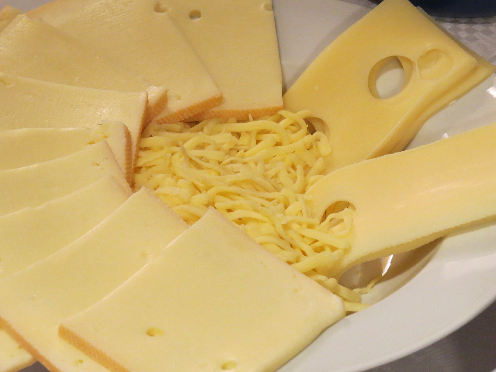 Quelles différences entre Emmental et Gruyère ? Ca hume bon