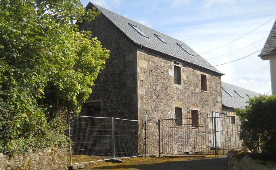 Photographs, route description and map of a walk around Neilston Pad on the South West of Glasgow