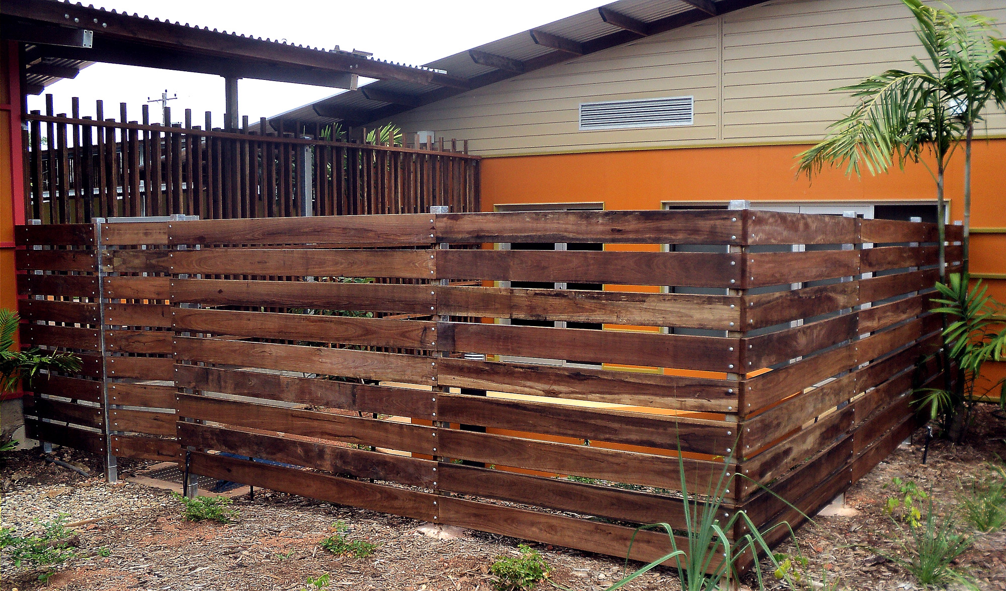 Timber Cairns Fencing Ph 07 4035 6744