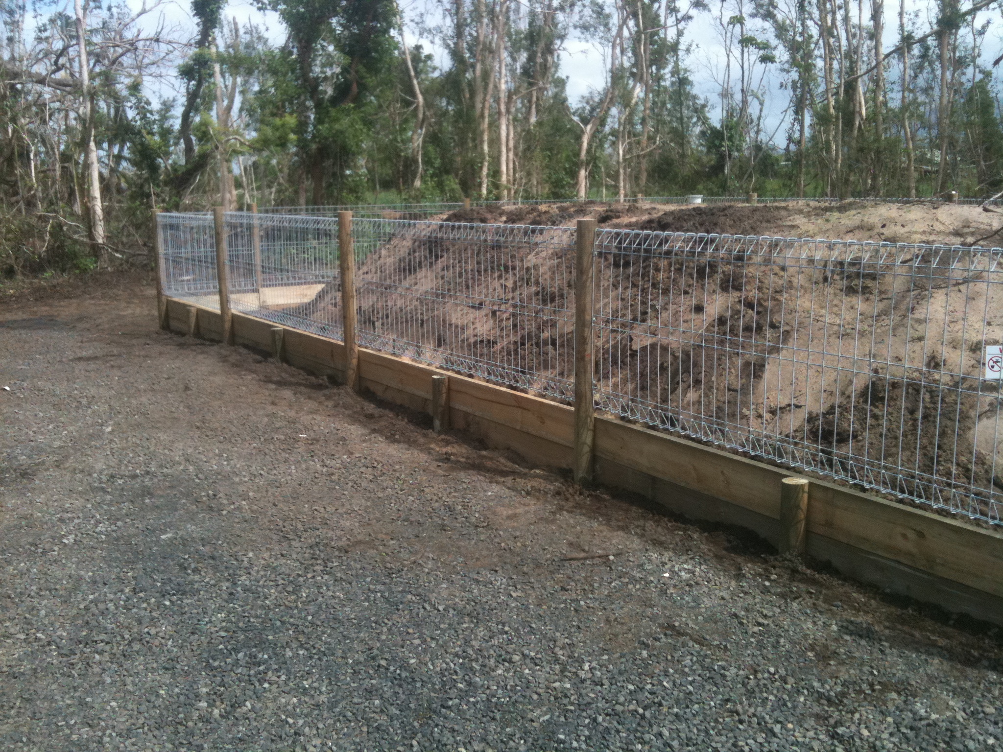 Weldmesh Garden & Pool Fencing Cairns Fencing Ph 07 4035 6744