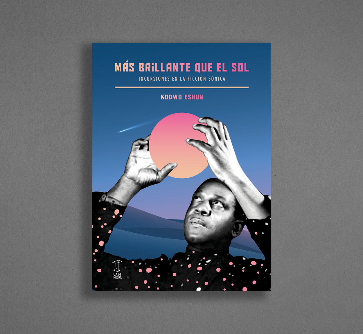 MÁS BRILLANTE QUE EL SOL Caja Negra