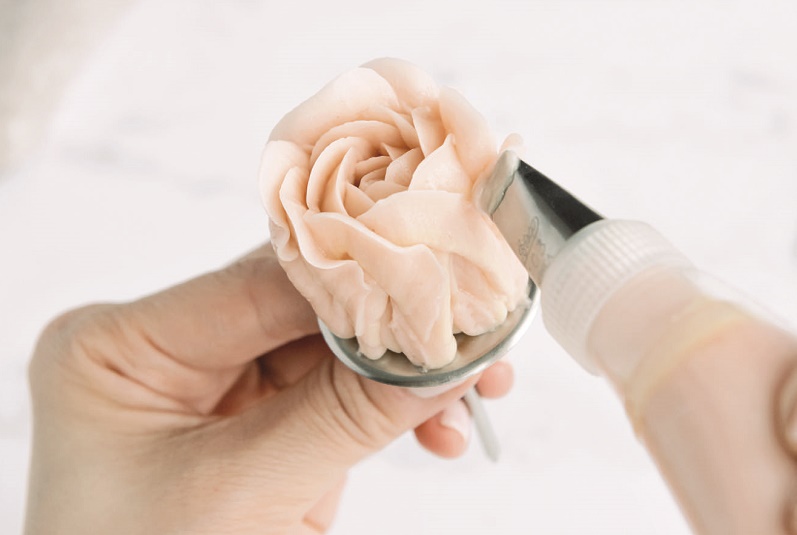 Buttercream Flower Tutorial The Garden Rose Cake Geek Magazine