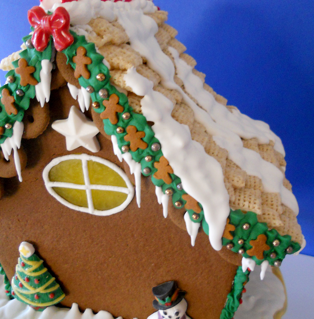 Santa’s Gingerbread house Cake & Cupboard