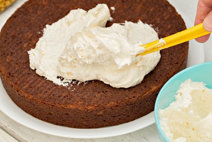How Long To Let A Cake Cool Before Frosting? Cake Decorist