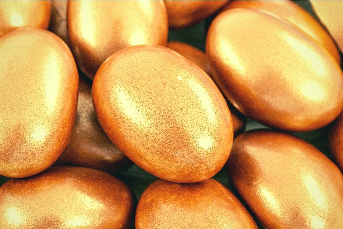 Gold Candy Melts How To Use Them Best Guide Cake Decorist