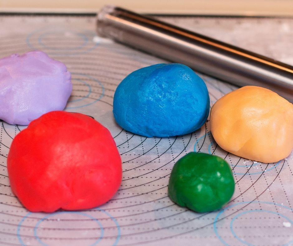 How To Make Gold Fondant Color? Cake Decorist