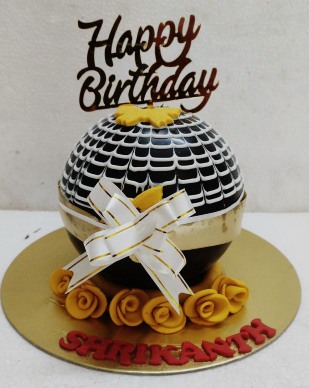 Pinata Cake Delivery in HyderabadHammer Cakes Near MeCakeSmash.in