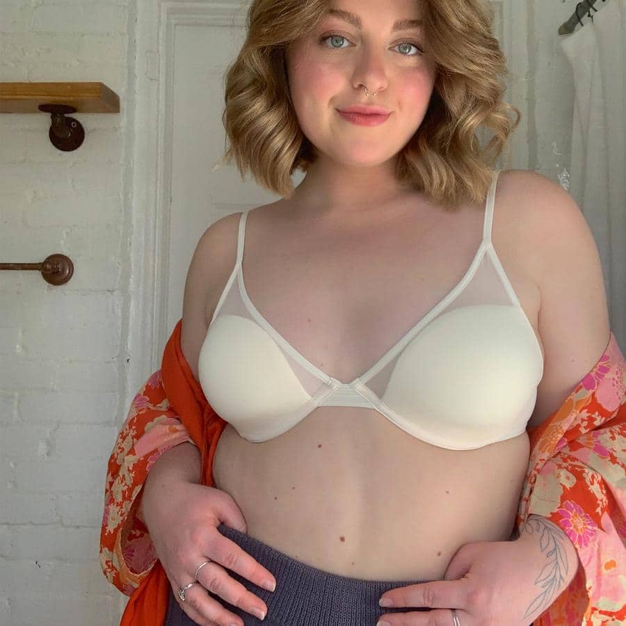 B cup Breasts-exemplu perfect de dimensiune a Cupei B, comparații și cele mai bune sutiene B Cup