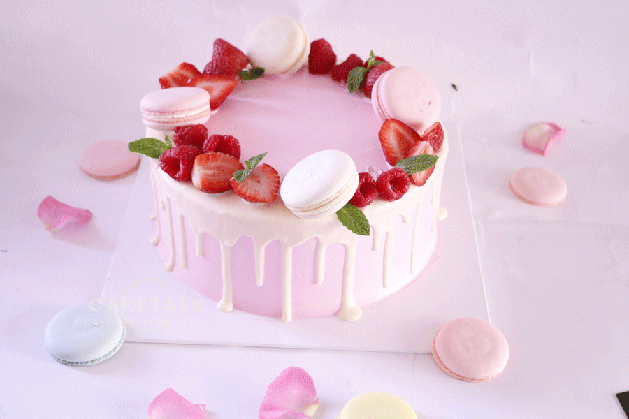 Macarons Berry Cake Cake Talk Dubai Cake Shop