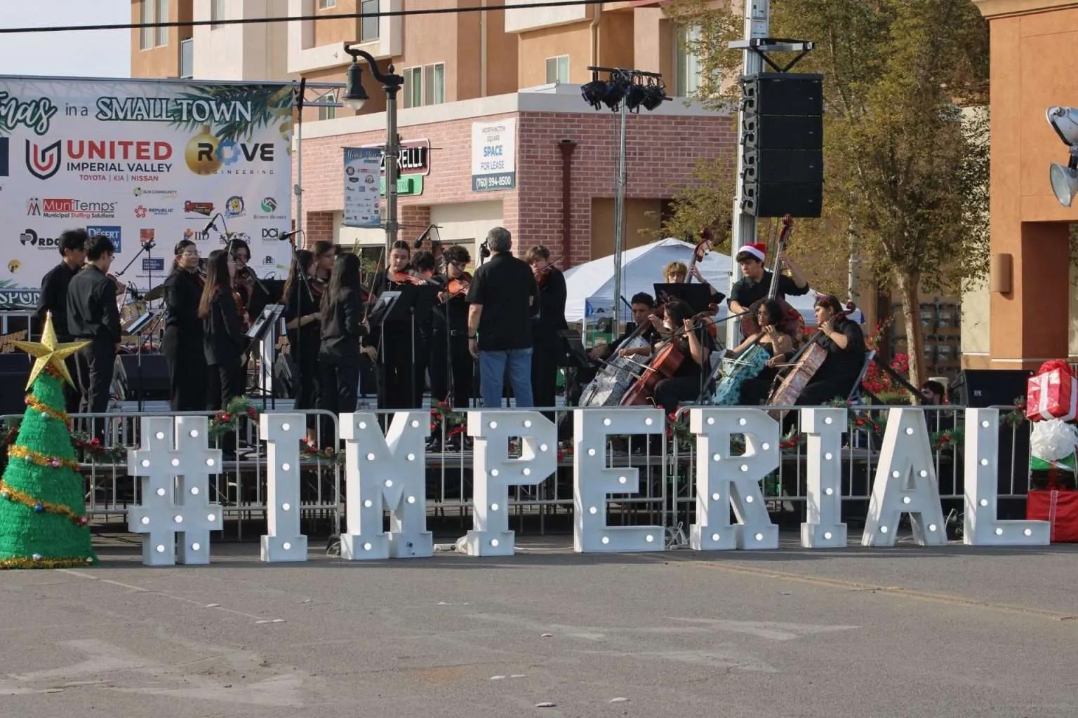 PHOTOS Christmas in a Small Town Delights Calexico Chronicle