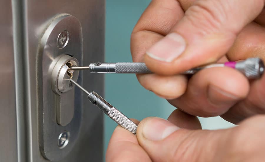 What to look at while buying a smart lock? Calgary Lock Services