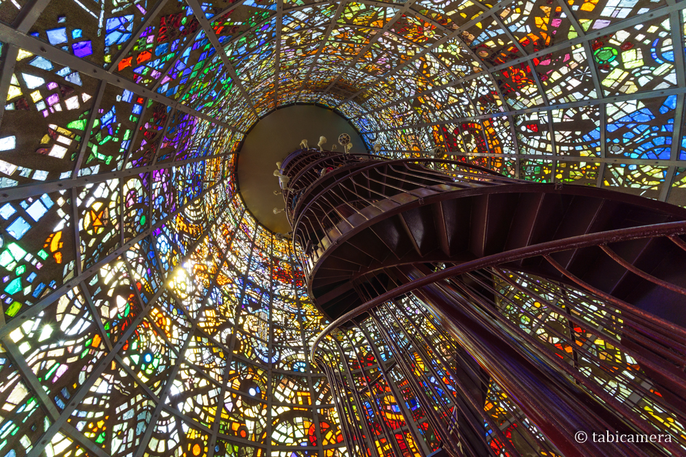 ガラスの森美術館 箱根 彫刻の森美術館 ステンドグラス(幸せをよぶシンフォニー彫刻)が美しすぎた - 旅かめら