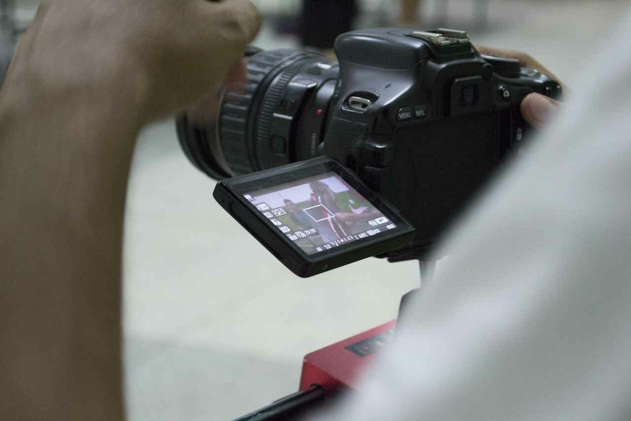 Difference Between 35mm Film Resolution & Digital Camera Snipe