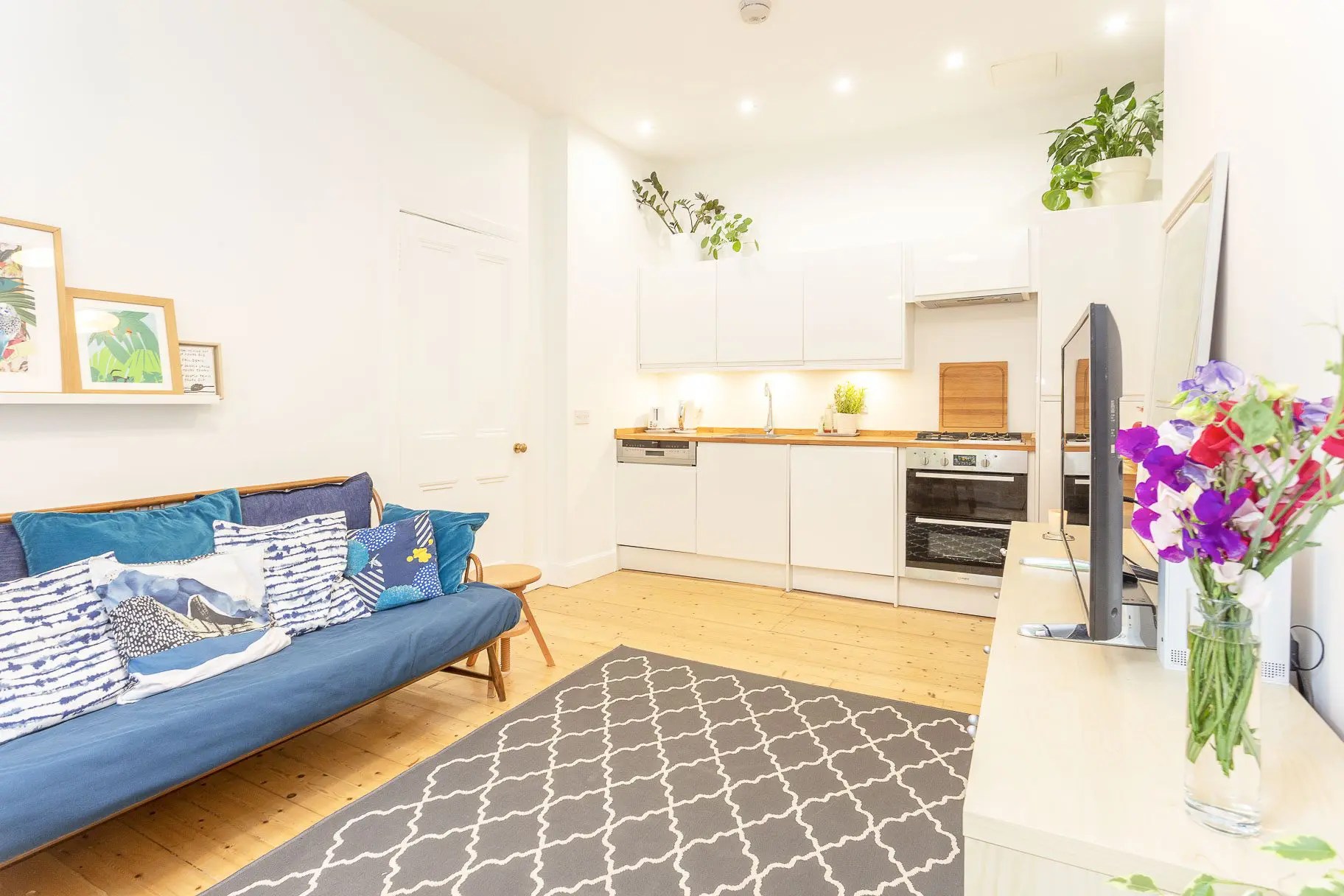 29 (PF2) Roseneath Terrace, Edinburgh EH9 1JP Cameron Stephen and Co