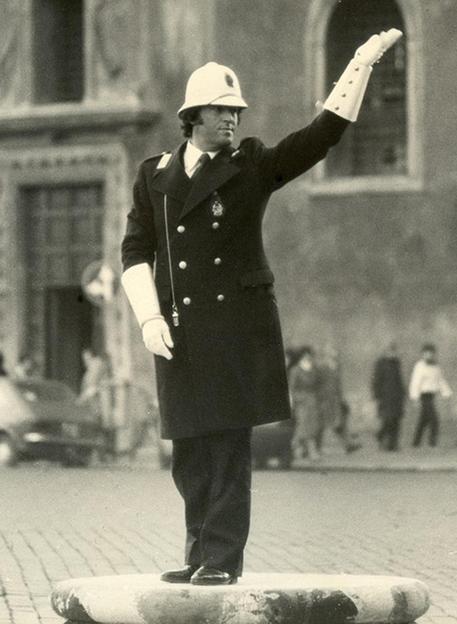 When calling a policeman "Buffon" was not a crime ...