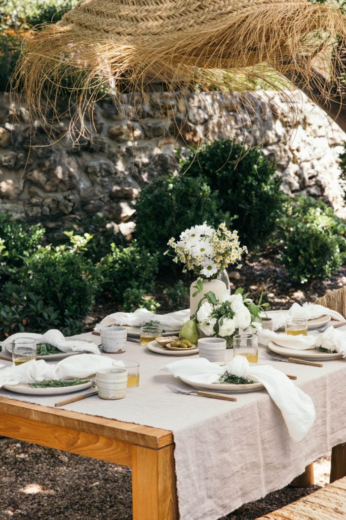 10 Outdoor Table Settings to Transform Your Al Fresco Dining