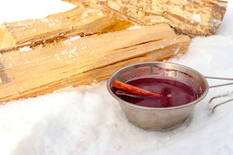 キャンプをオシャレに盛り上げる簡単＆美味しいホットワインの作り方とおつまみを公開 キャンプクエスト｜キャンプ情報満載のアウトドアニュースメディア