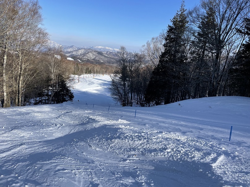 2022〜23シーズン 滑走日数10日目 エーデルワイススキーリゾート 輸入キャンピングカー・アドリアで夫婦ふたり旅『もーもー・モーグル