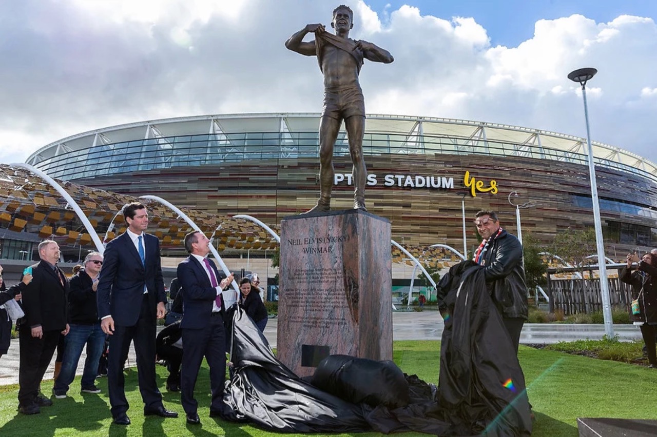 Historic Nicky Winmar sculpture unveiled at Optus Stadium via Alex