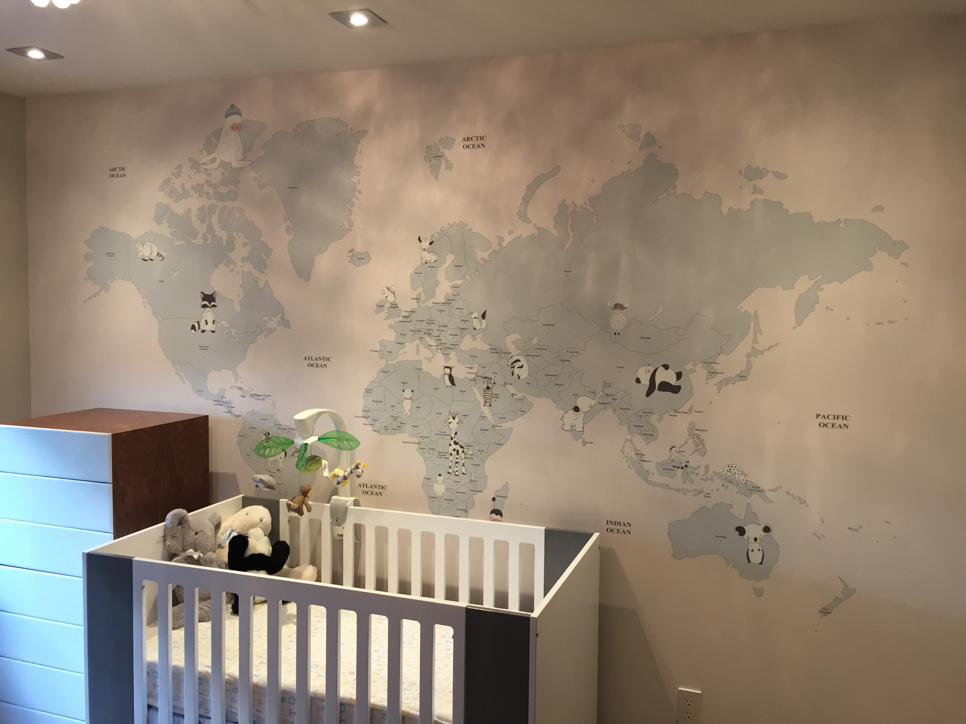 Want to install a wallpaper mural in your Toronto home? CAM Painters
