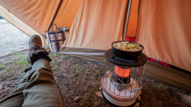 暖かくて調理もできる！冬のキャンプが快適になるアウトドア用ストーブ7選 Camp＆Eats（キャンプアンドイーツ）