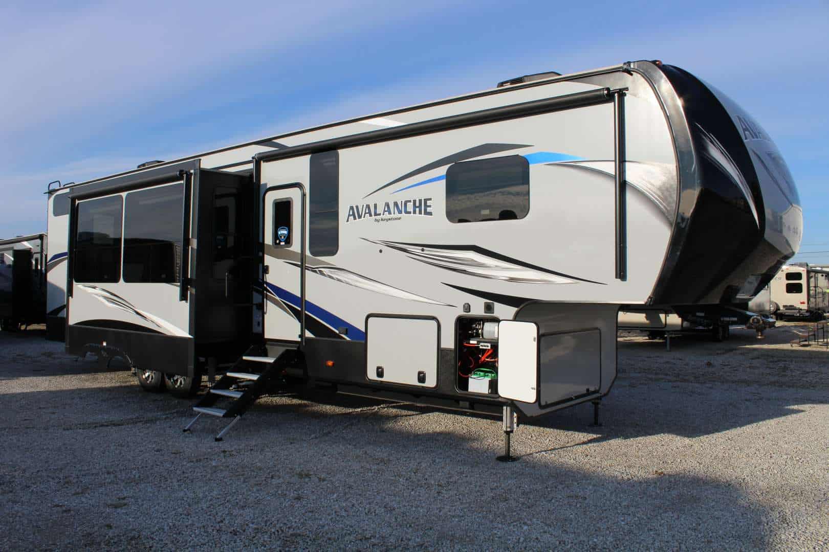 5th Wheel with 2 Full Bathrooms CamperAdvise