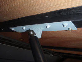 fitting gas struts to the camper top