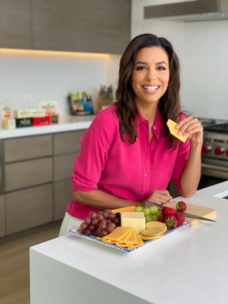 Airbnb oferece Experiência Online com Eva Longoria para celebrar Mês da