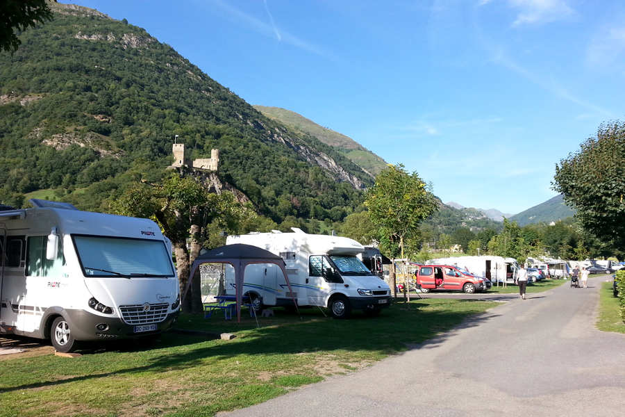 Le Camping, les Services Camping Toy ** à LuzSaintSauveur dans les