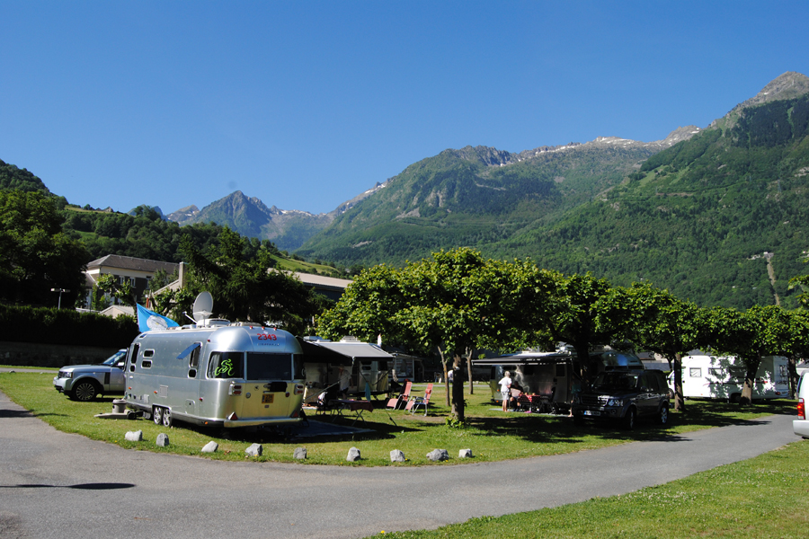Le Camping, les Services Camping Toy ** à LuzSaintSauveur dans les