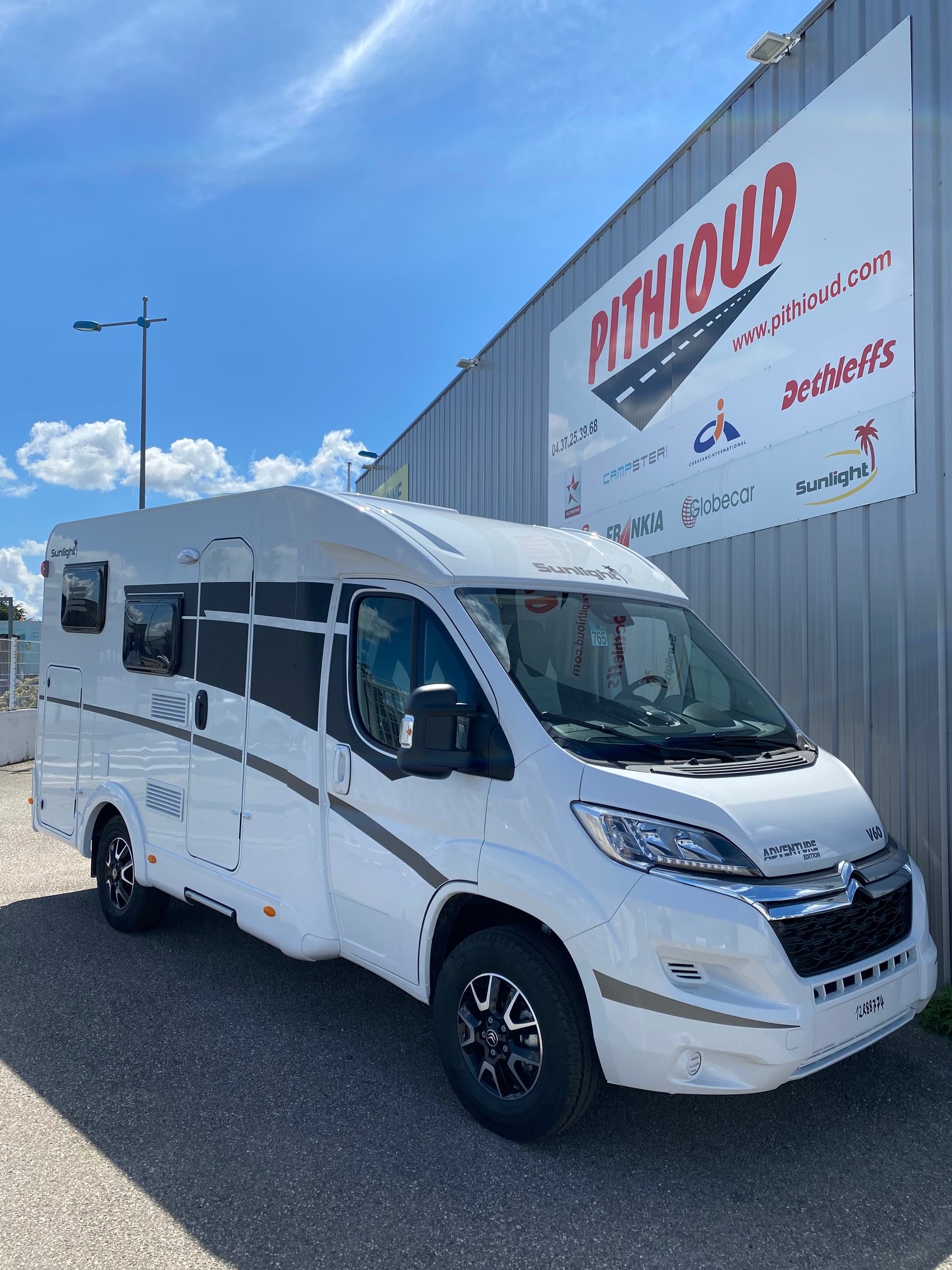 SUNLIGHT V60 ADVENTURE EDITION Camping car ideal