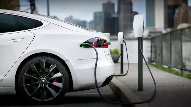 Tesla Recarregando