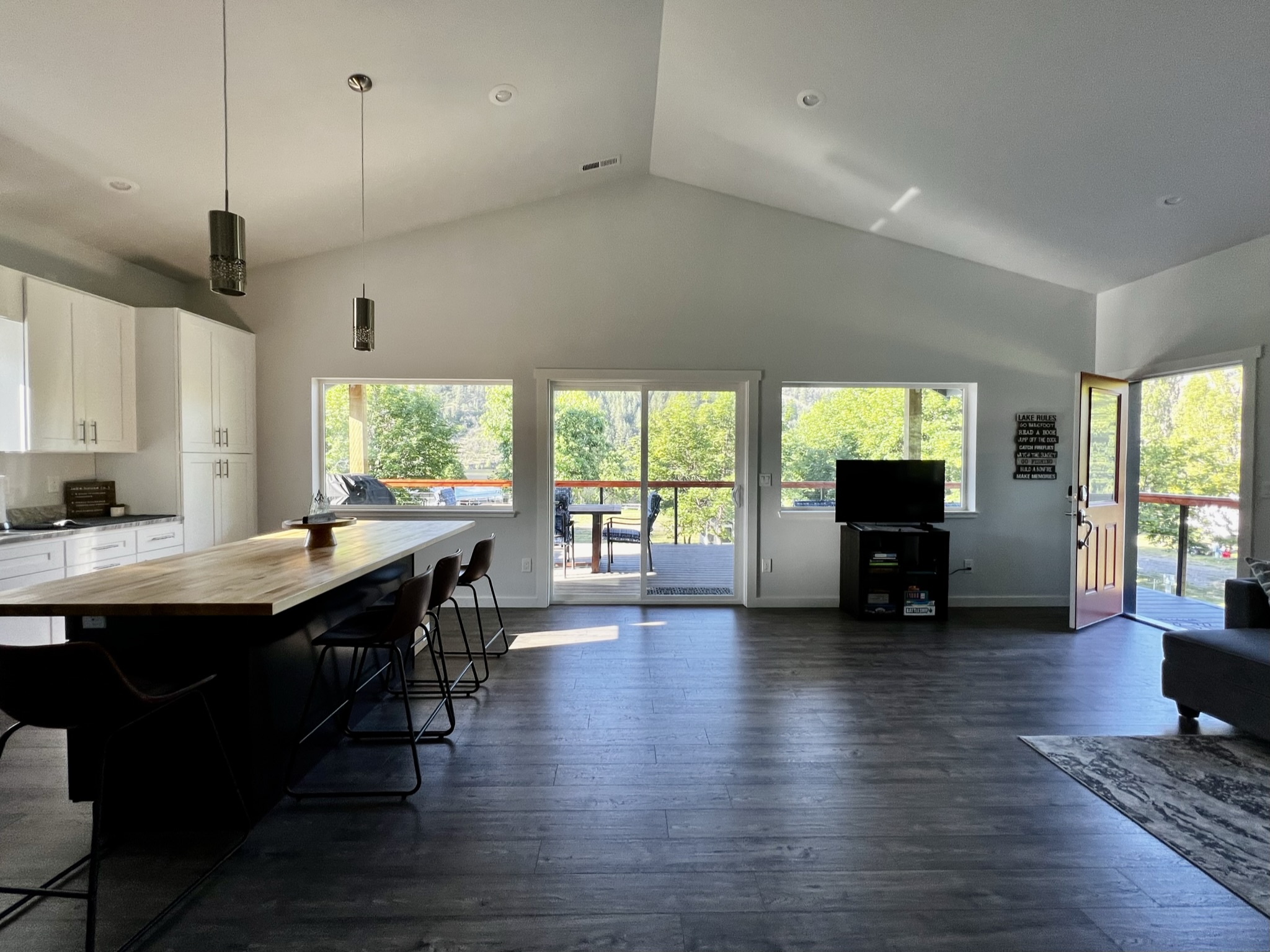 Lakeside Apartment Rental One Eleven at Spectacle Lake