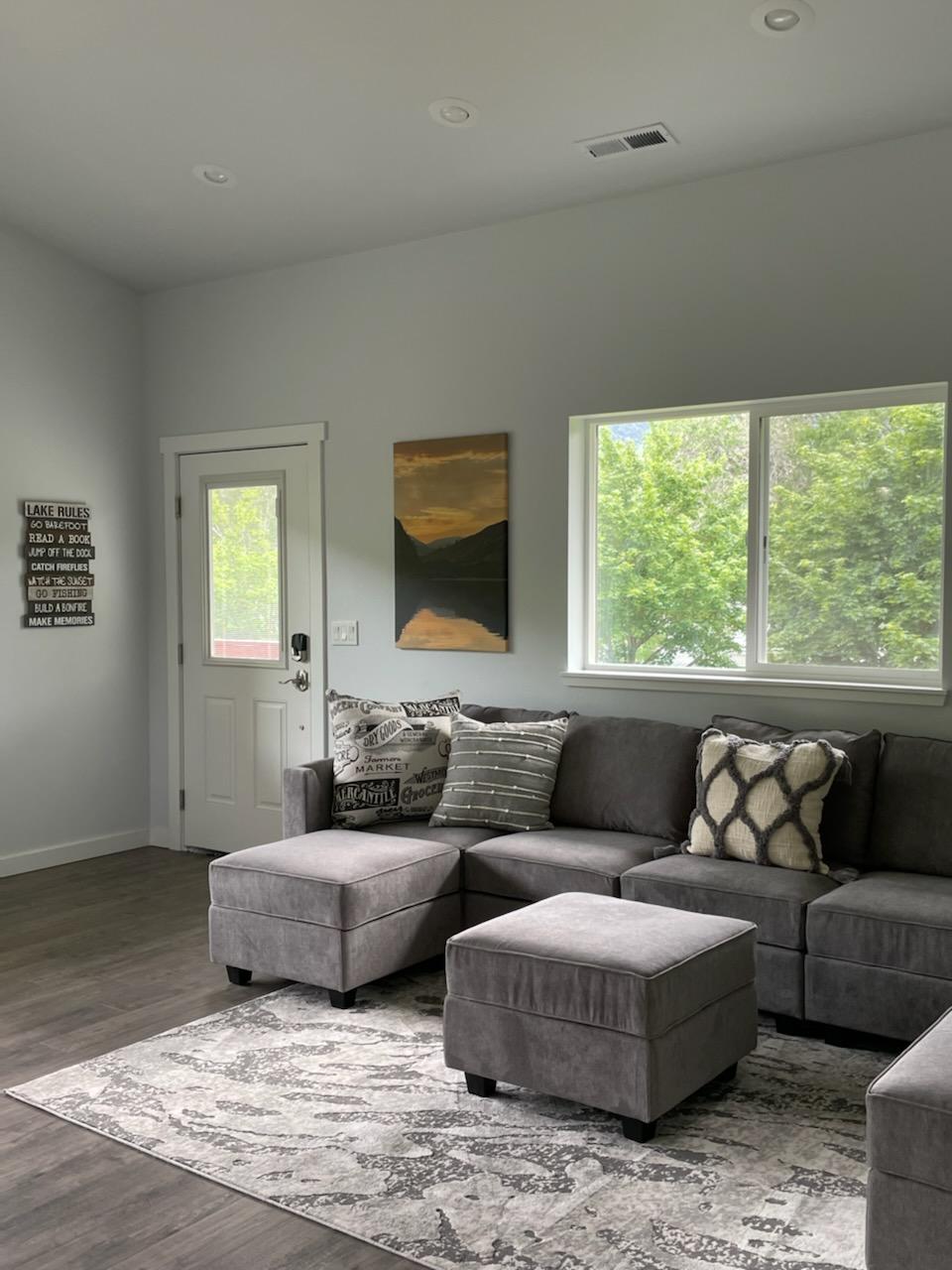 Lakeside Apartment Rental One Eleven at Spectacle Lake