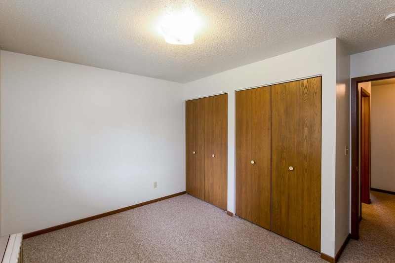 527 N Dubuque St Unit 1 Campus View Apartments