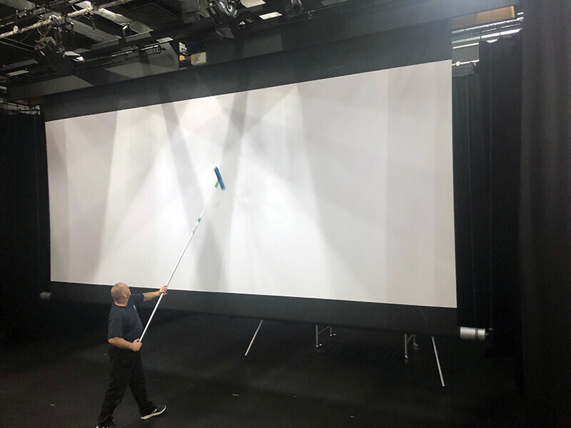 Large format projection screen cleaning Camstage