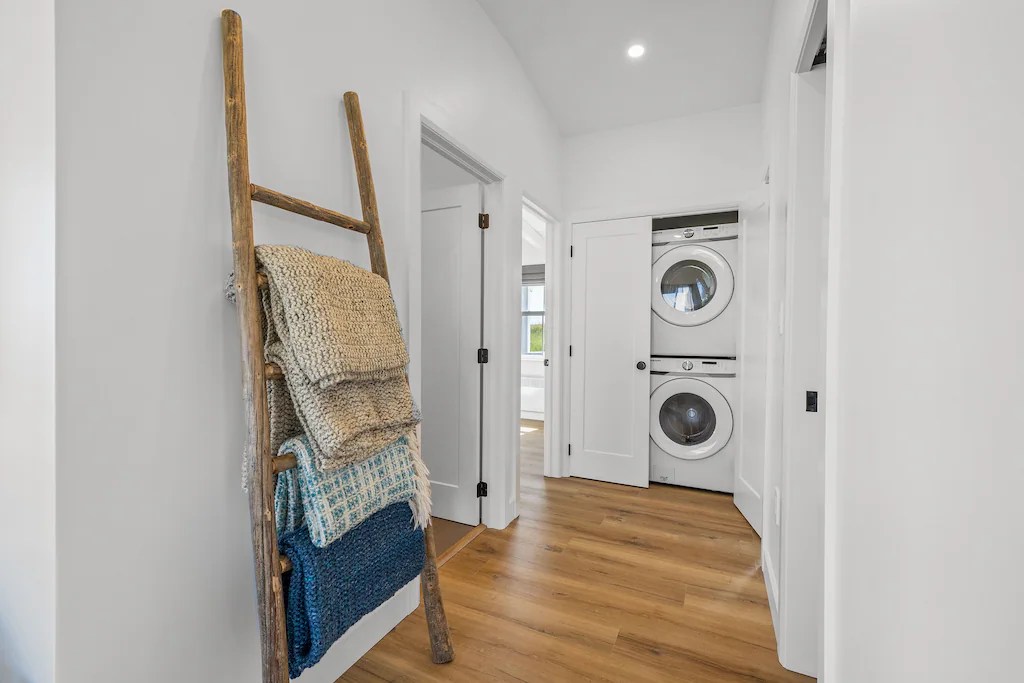 Salt Spray Beach House Canada Select