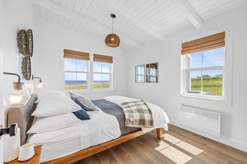 Salt Spray Beach House Canada Select