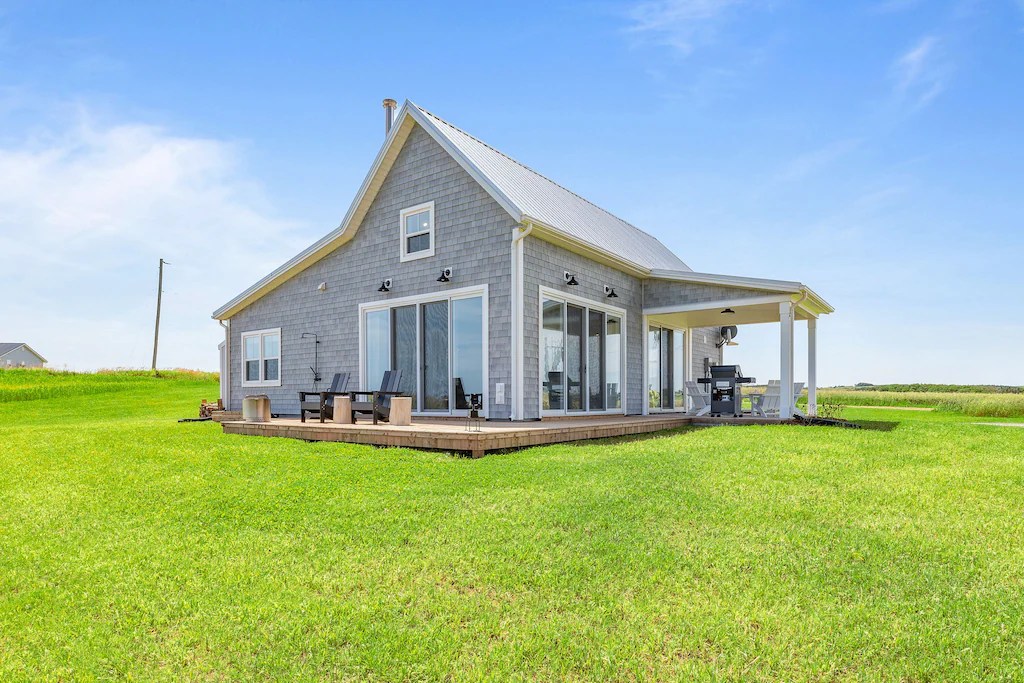 Salt Spray Beach House Canada Select